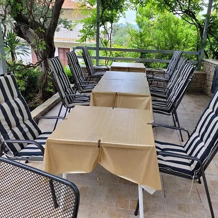 Guest house Knezovic Revenic 2 Brela