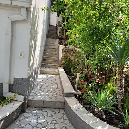 Knezovic Revenic 2 Guest house 3*